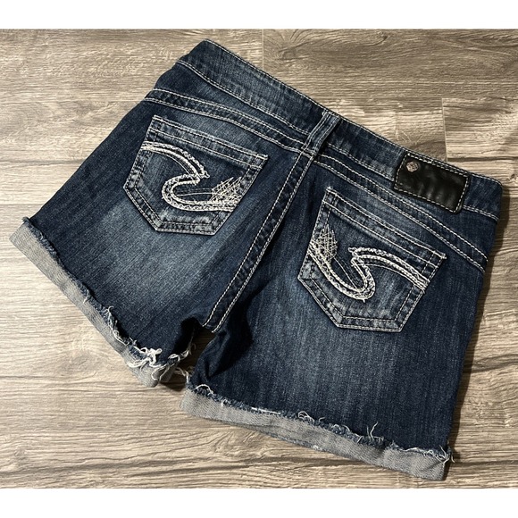 Silver Jeans Women's Camden Rose Cutoff Cuffed Low Rise Jean Shorts SZ 26 (28) - Picture 1 of 9